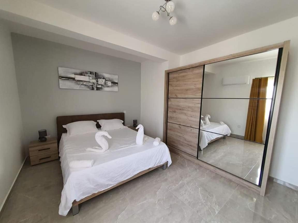Pretty 2 Bedroom Apartment With Shared Pool เซนต์พอลส์เบย์ ภายนอก รูปภาพ